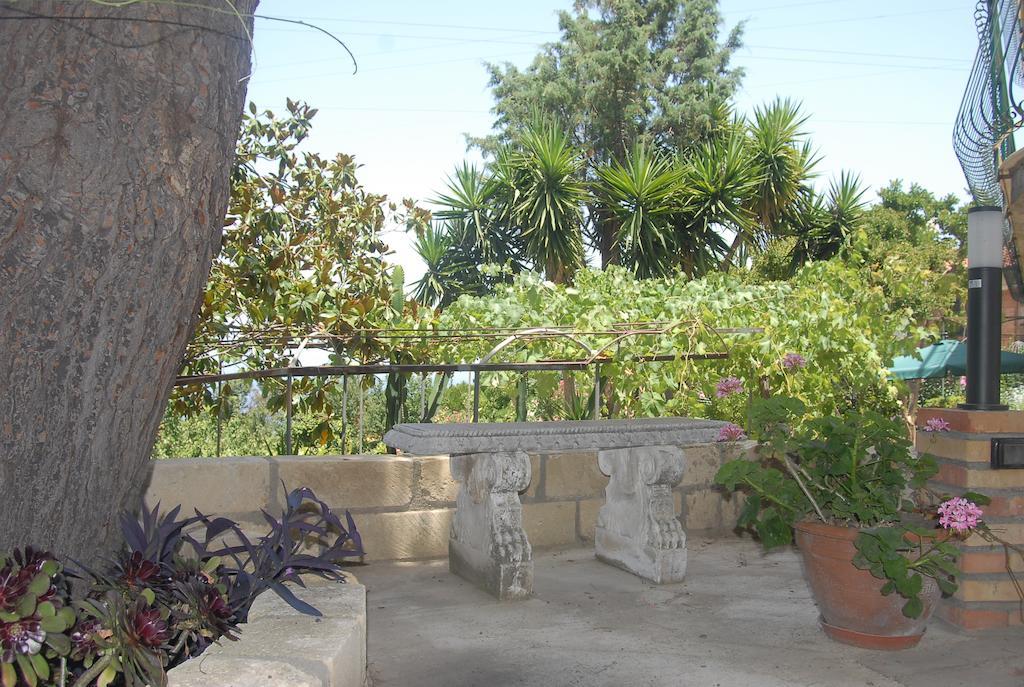 B&B Villa Zia Febronia Patti Buitenkant foto