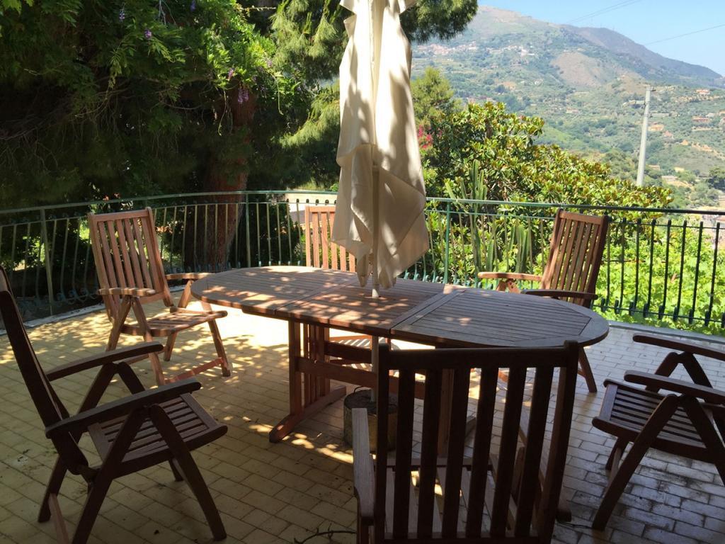 B&B Villa Zia Febronia Patti Buitenkant foto