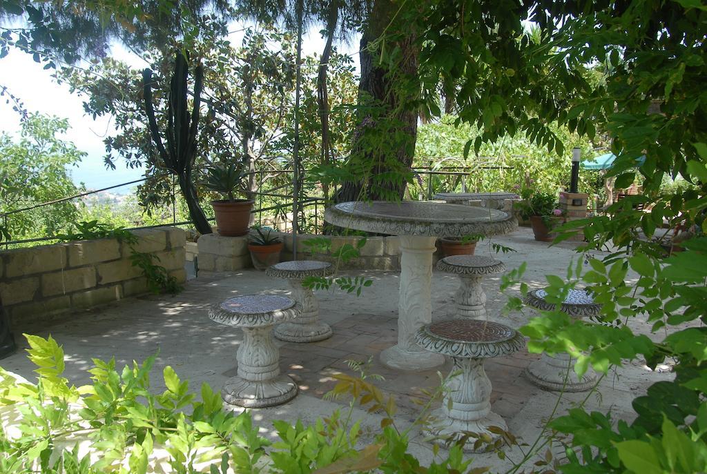 B&B Villa Zia Febronia Patti Buitenkant foto